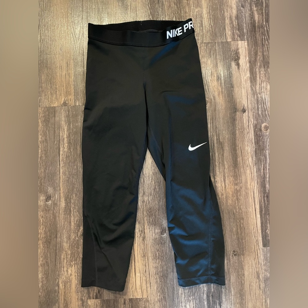 Small Nike Pro Capri Leggings